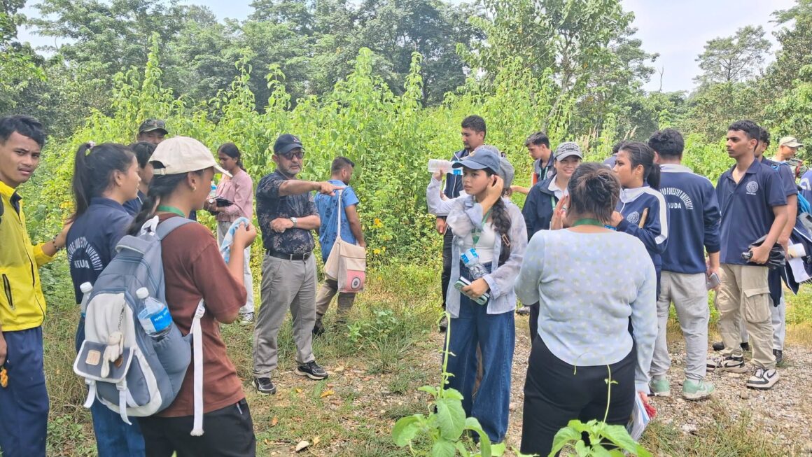 सामुदायिक वनको संरक्षण, व्यवस्थापन र दिगो उपयोगबारे विद्यार्थीलाई स्थलगत ज्ञान